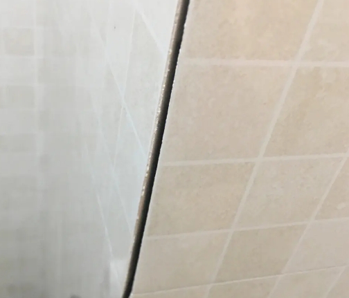 远安瓷砖空鼓维修公司分享阳台瓷砖脱落的修复过程可以分为以下几个步骤