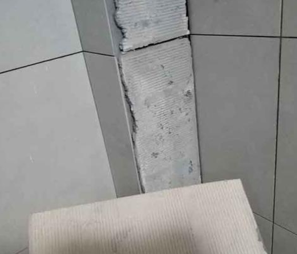 远安瓷砖空鼓维修公司分享下厨房瓷砖脱落的补救措施。